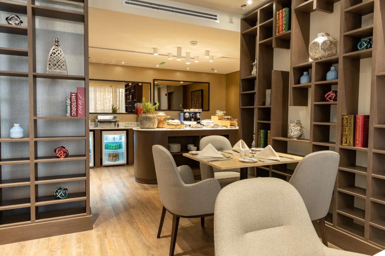 Radisson Blu Hotel, Jeddah Corniche Eksteriør bilde The Library