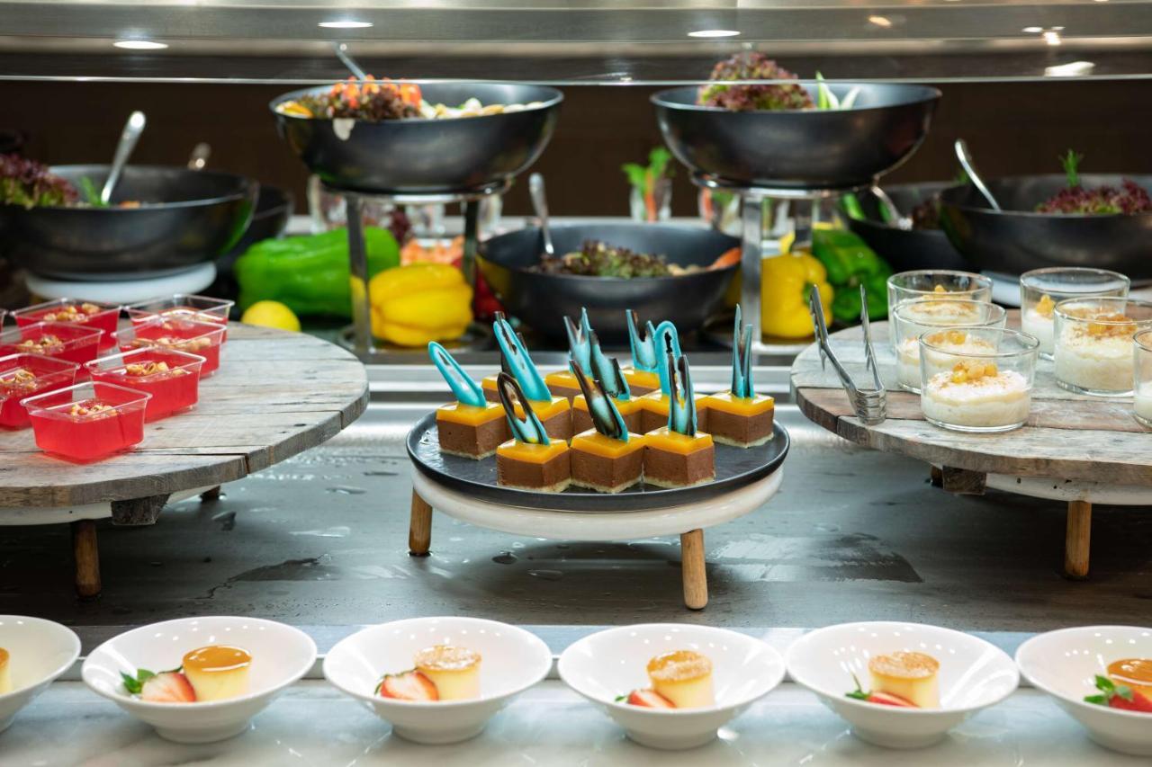 Radisson Blu Hotel, Jeddah Corniche Eksteriør bilde A buffet
