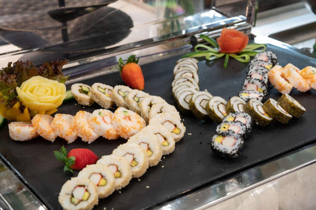 Radisson Blu Hotel, Jeddah Corniche Eksteriør bilde Sushi