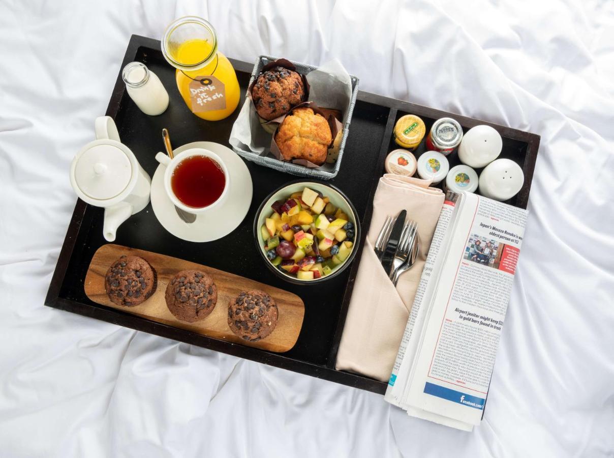 Radisson Blu Hotel, Jeddah Corniche Eksteriør bilde Room service tray