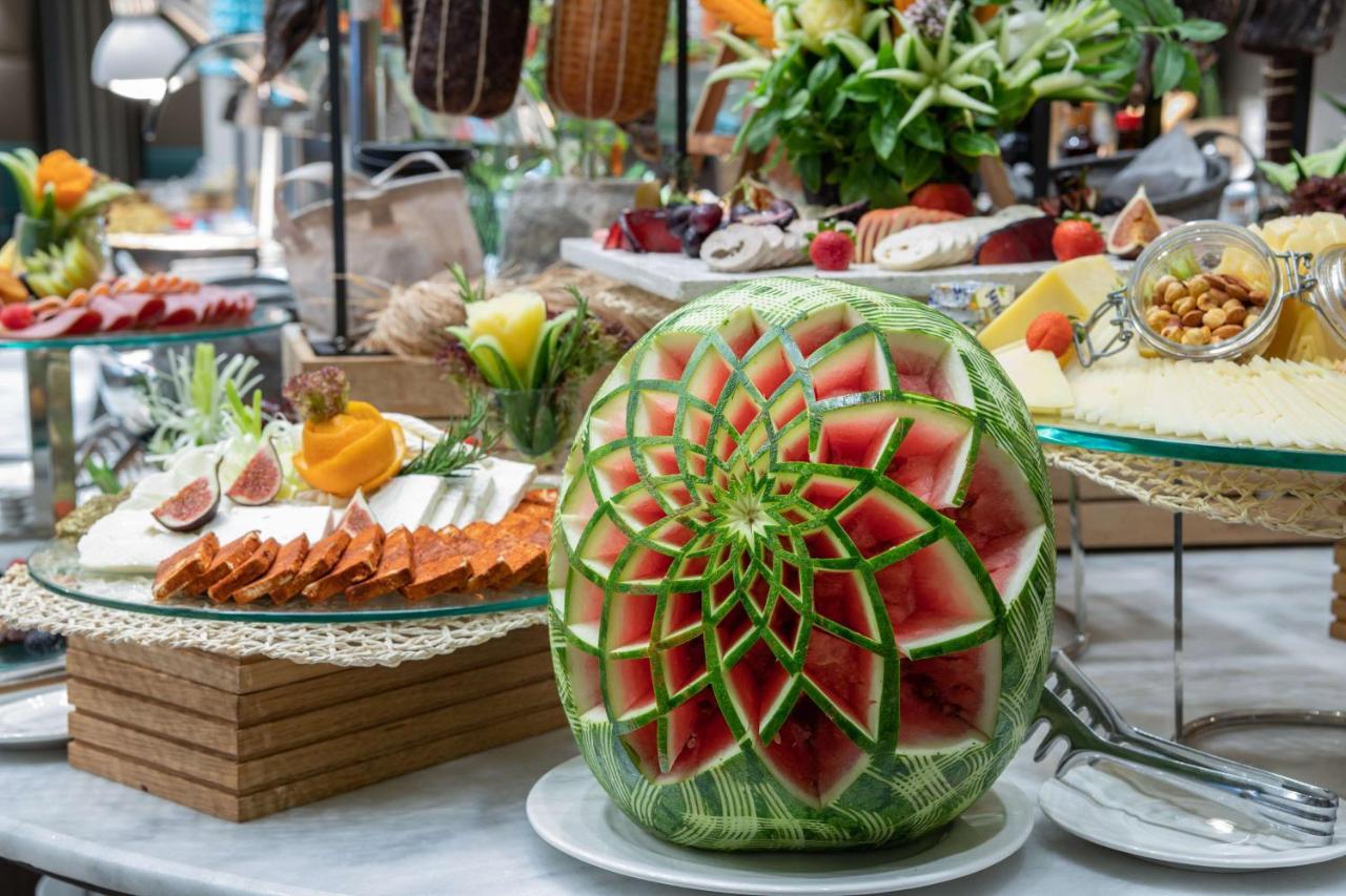 Radisson Blu Hotel, Jeddah Corniche Eksteriør bilde A watermelon carving