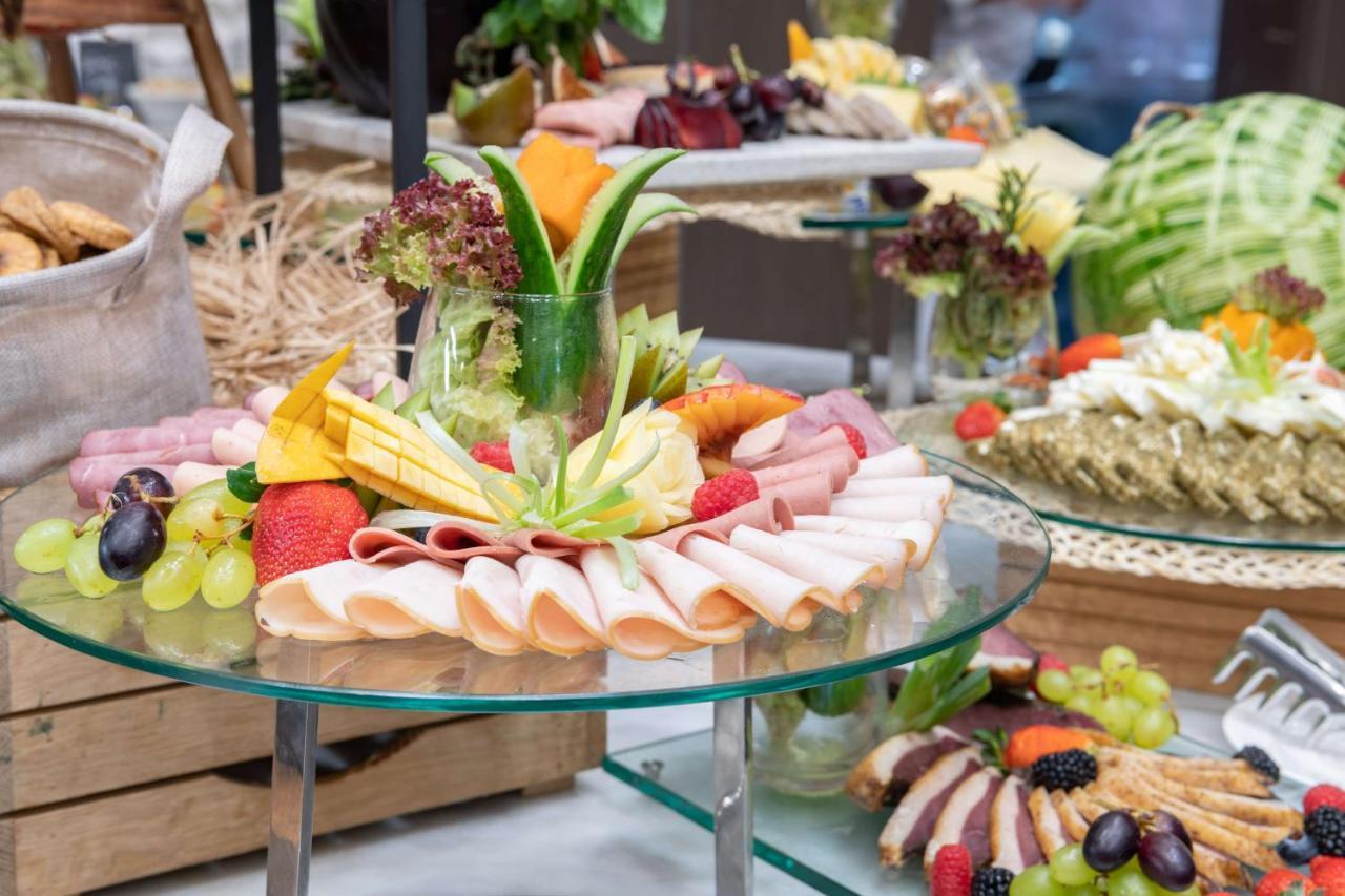 Radisson Blu Hotel, Jeddah Corniche Eksteriør bilde A buffet