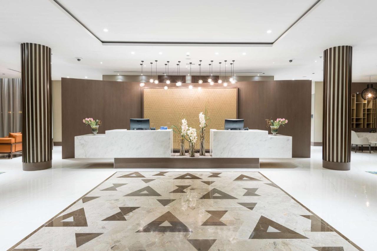 Radisson Blu Hotel, Jeddah Corniche Eksteriør bilde The lobby of the hotel