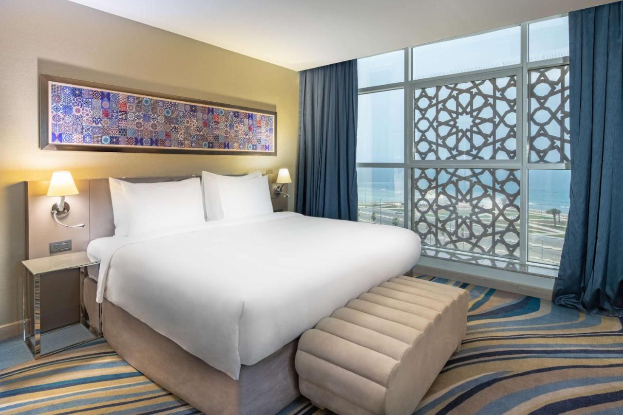Radisson Blu Hotel, Jeddah Corniche Eksteriør bilde A bedroom at the hotel